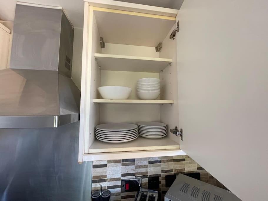 Lovely Two Bed Flat Λονδίνο Εξωτερικό φωτογραφία