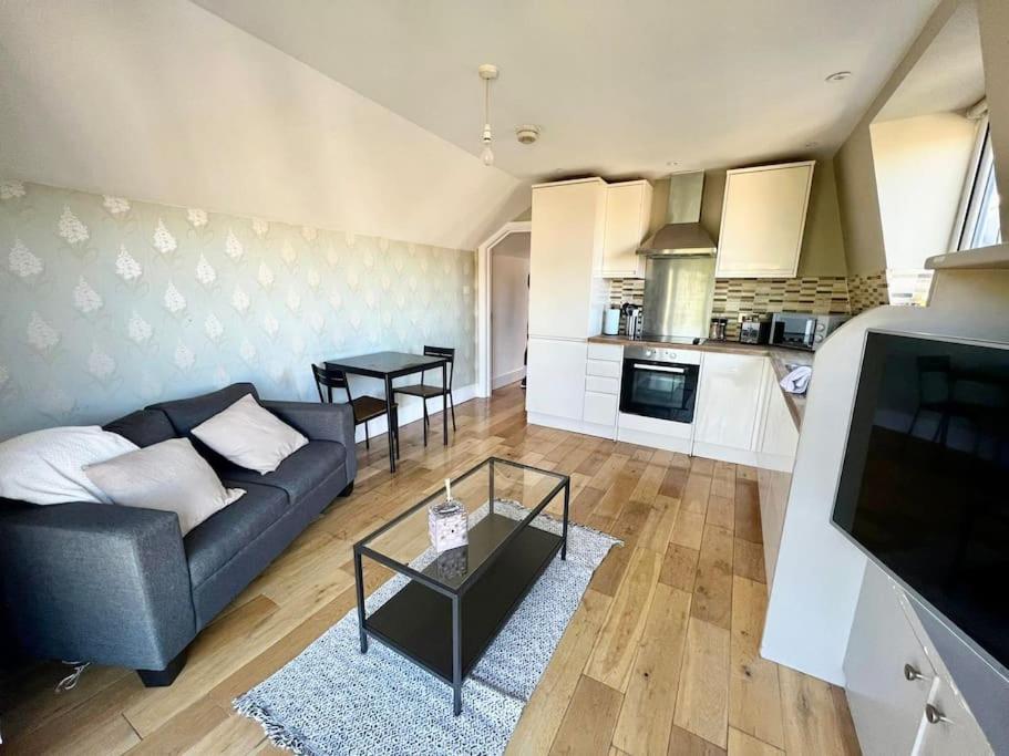 Lovely Two Bed Flat Λονδίνο Εξωτερικό φωτογραφία