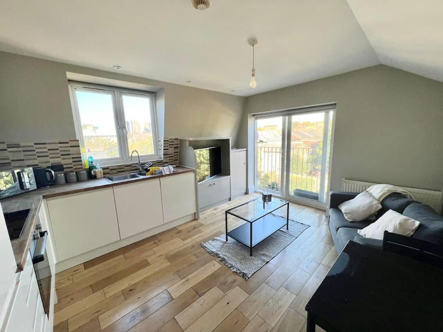 Lovely Two Bed Flat Λονδίνο Εξωτερικό φωτογραφία