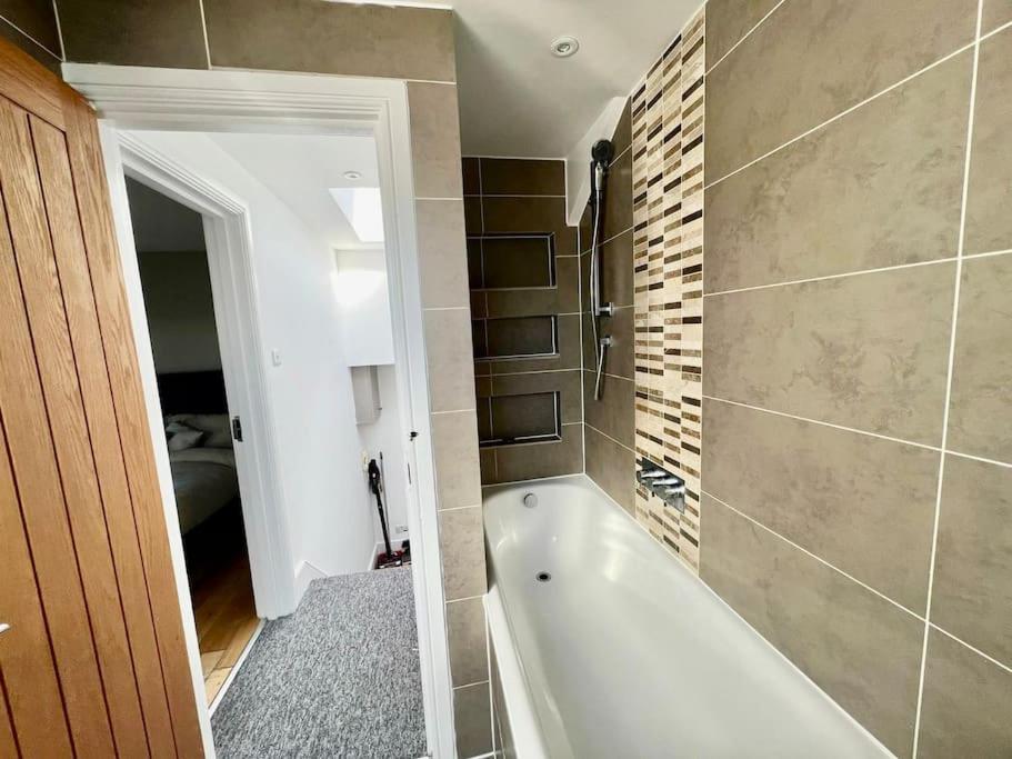 Lovely Two Bed Flat Λονδίνο Εξωτερικό φωτογραφία